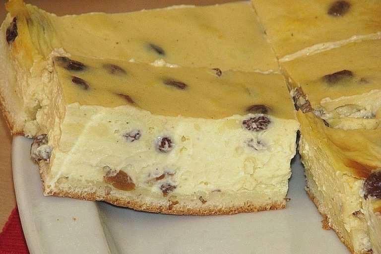 Cremiger Schmandkuchen mit Pudding